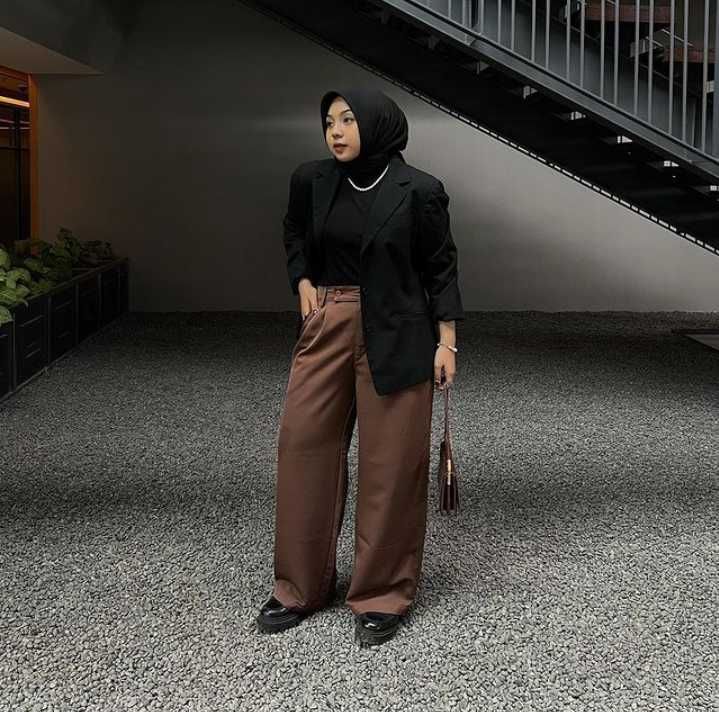 10 Outfit ala Influencer Siti Rachmah, Simple tapi Stylish