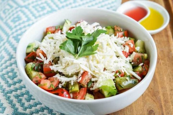 Resep Salad Ovcharska ala Bulgaria, Terenak di Dunia!