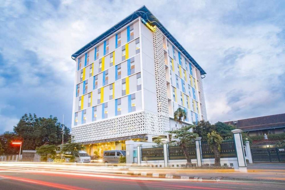 9 Hotel Dekat Tugu Jogja Cukup Jalan Kaki ke Malioboro dan Anti Macet 