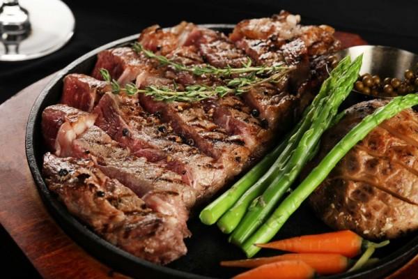 Resep Steak Daging Sapi Bumbu Brown Sugar Empuknya Maksimal