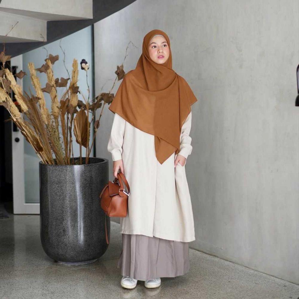 9 OOTD Simpel ala Natasha Rizky, Cocok Dipakai Saat Lebaran Idul Adha