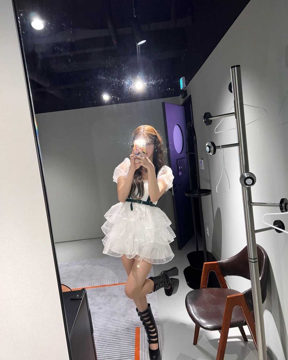 10 Gaya Anggun Miyeon (G)I-DLE dalam Balutan Dress, Girly!