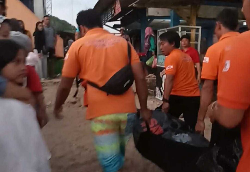 Fajar Budi Wisatawan Asal Sukoharjo masih Hilang di Pantai Drini  