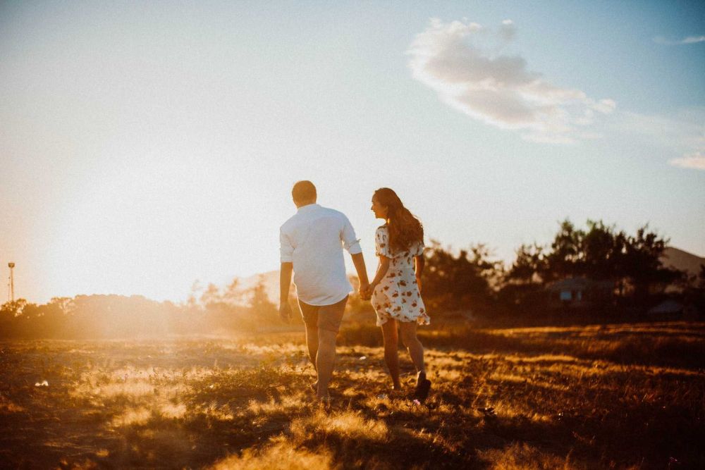 6 Tips Menjalani Hubungan Santai Namun Awet hingga Tua