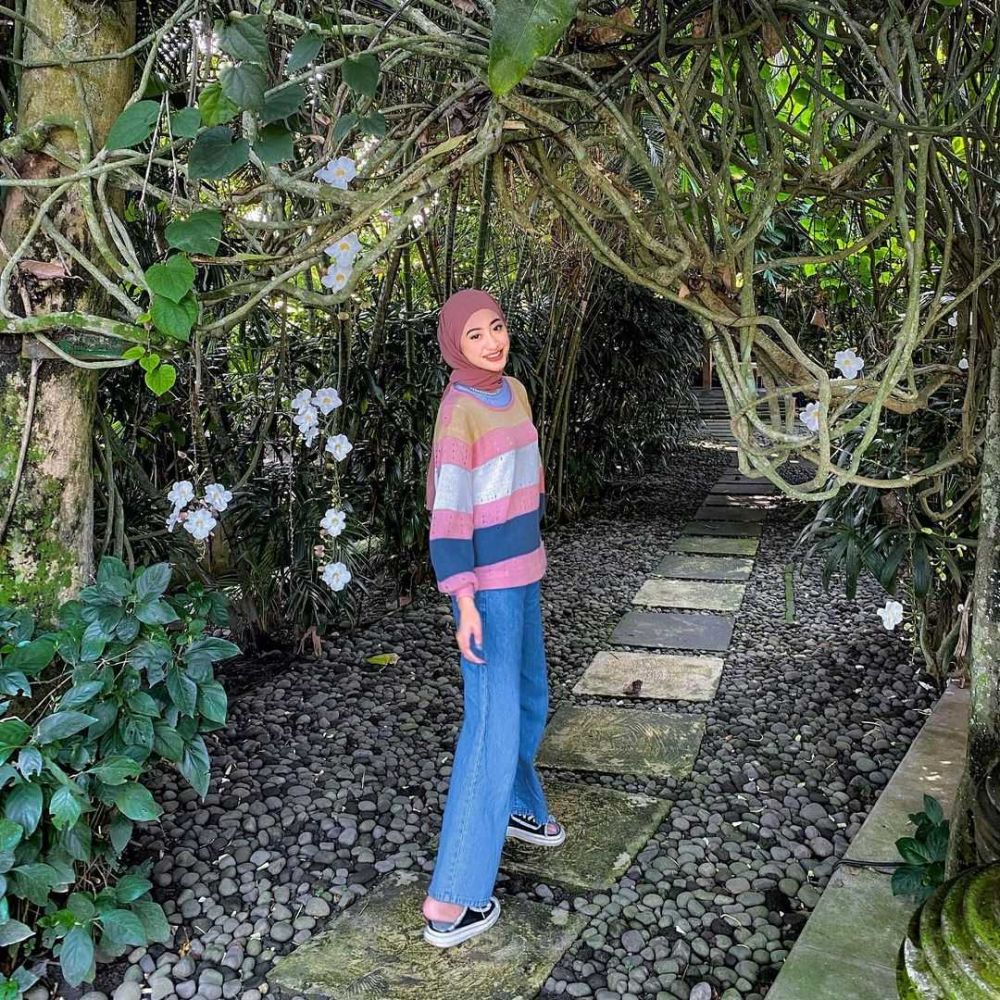 Referensi OOTD Sweater ala Remaja Kekinian, Kece!