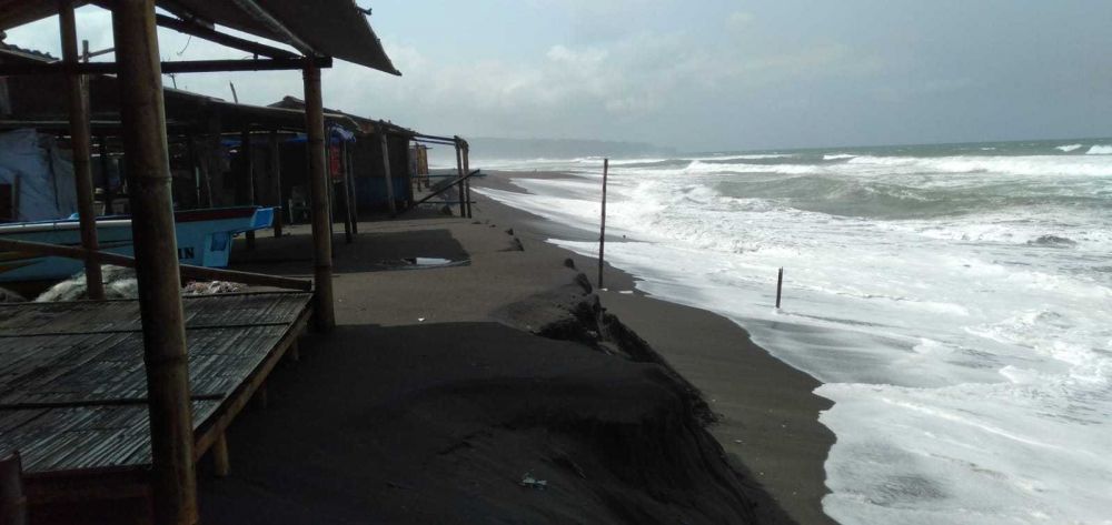 Gelombang Pasang Terjang Pantai Selatan Bantul 4 Hari ke Depan
