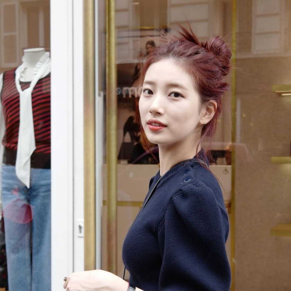 Effortlessly Beauty, 10 Gaya Bae Suzy dengan Messy Hairstyle