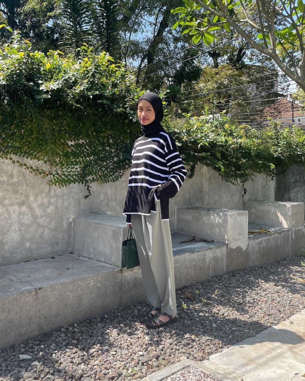 Referensi OOTD Sweater ala Remaja Kekinian, Kece!