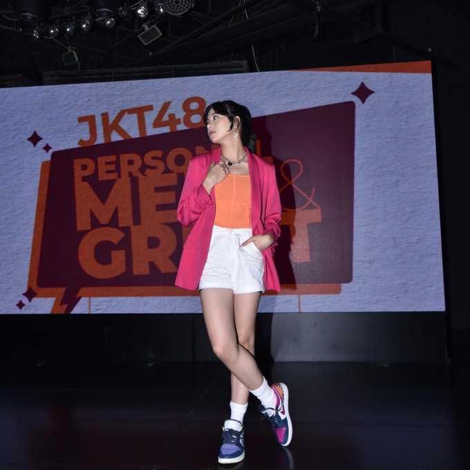 9 OOTD ala Azizi Asadel JKT48, Referensi Outfit Buat Nongkrong