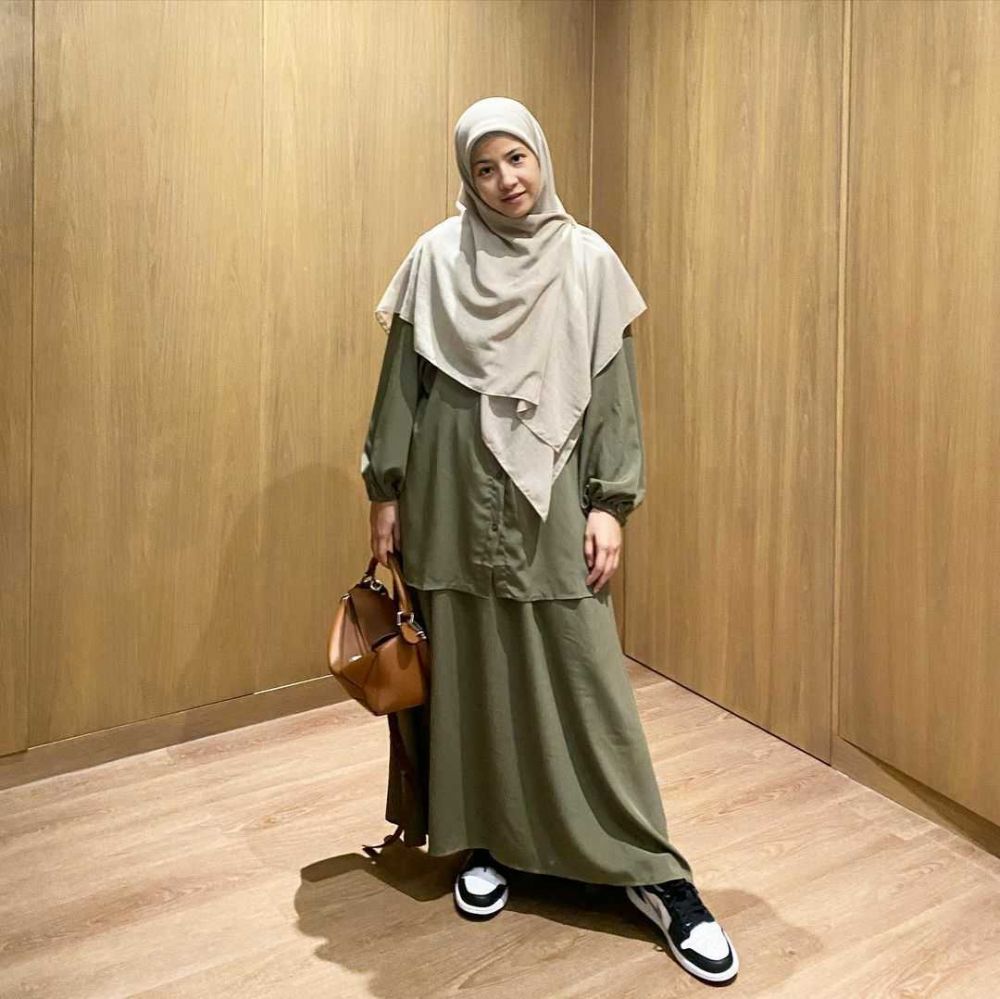 9 OOTD Simpel ala Natasha Rizky, Cocok Dipakai Saat Lebaran Idul Adha