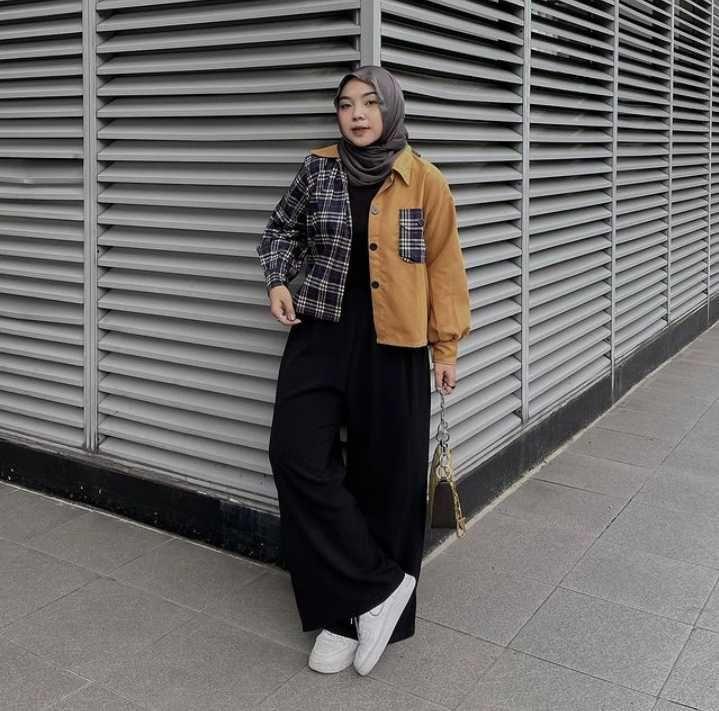 10 Outfit ala Influencer Siti Rachmah, Simple tapi Stylish