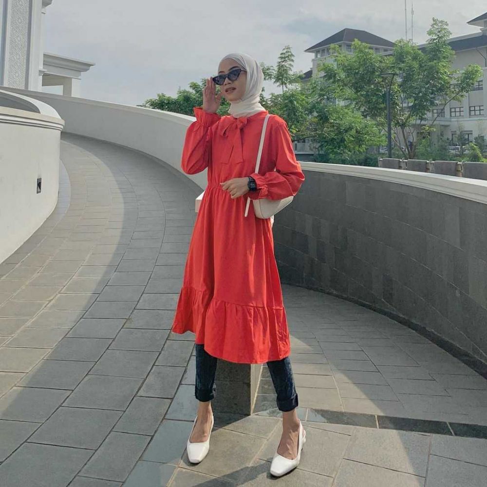 10 Inspirasi OOTD Tunik yang Beri Kesan Elegan nan Kalem