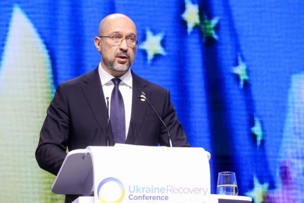 PM Ukraina: Miliarder Rusia Harus Bayar Ganti Rugi Kerusakan Perang