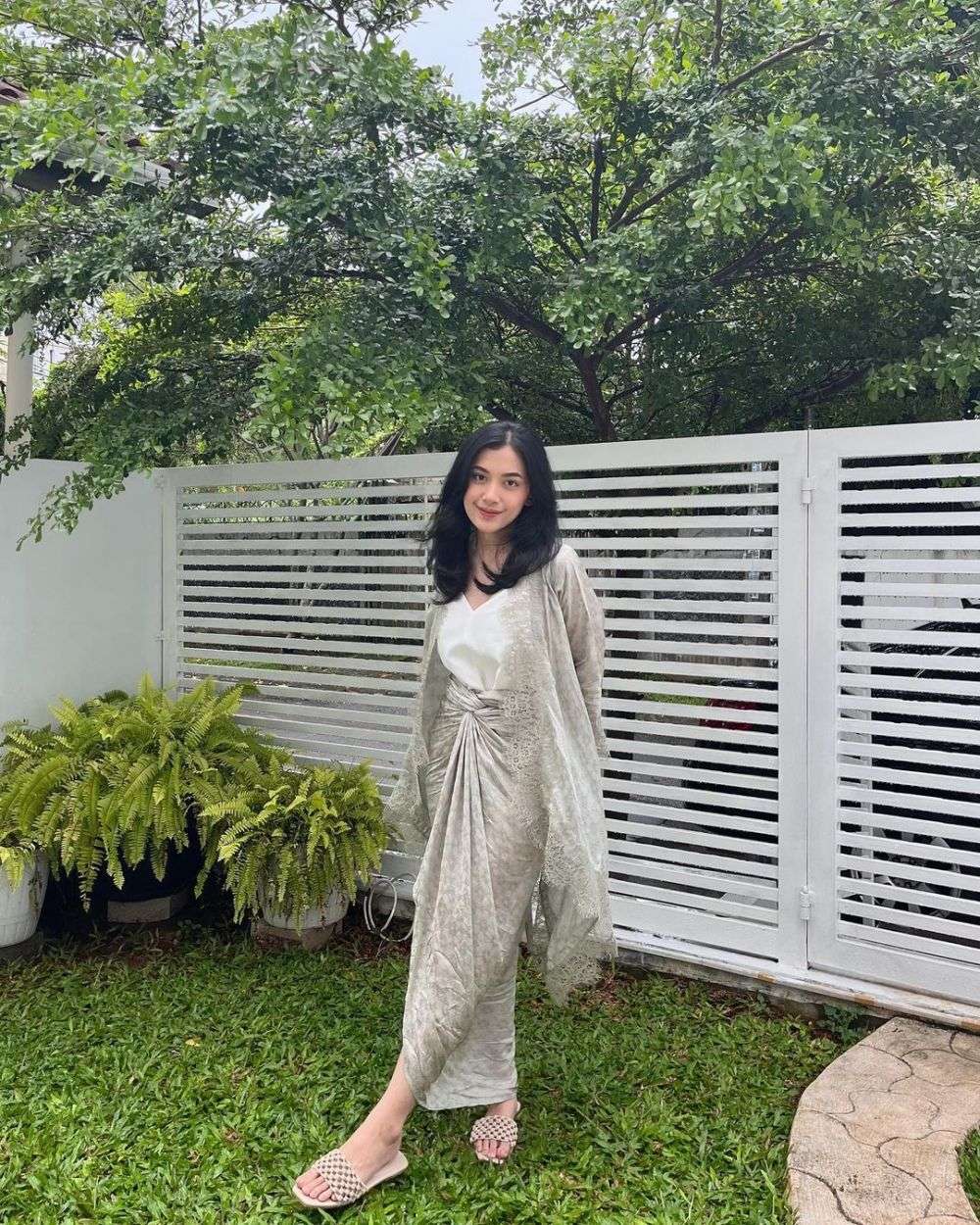 10 Ide Outfit Kondangan Kekinian Dengan Kebaya Modern