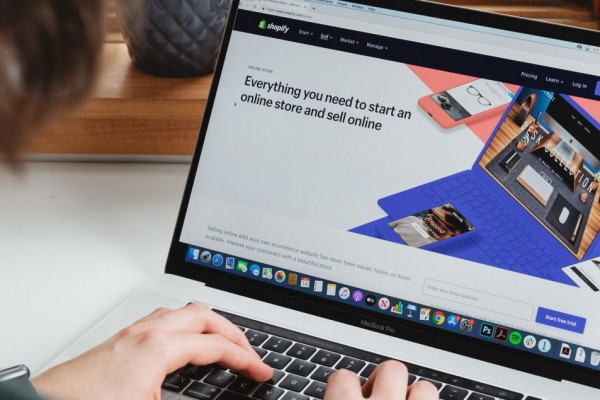 6 Website AI yang Dirahasiakan Banyak Orang, Padahal Berguna!