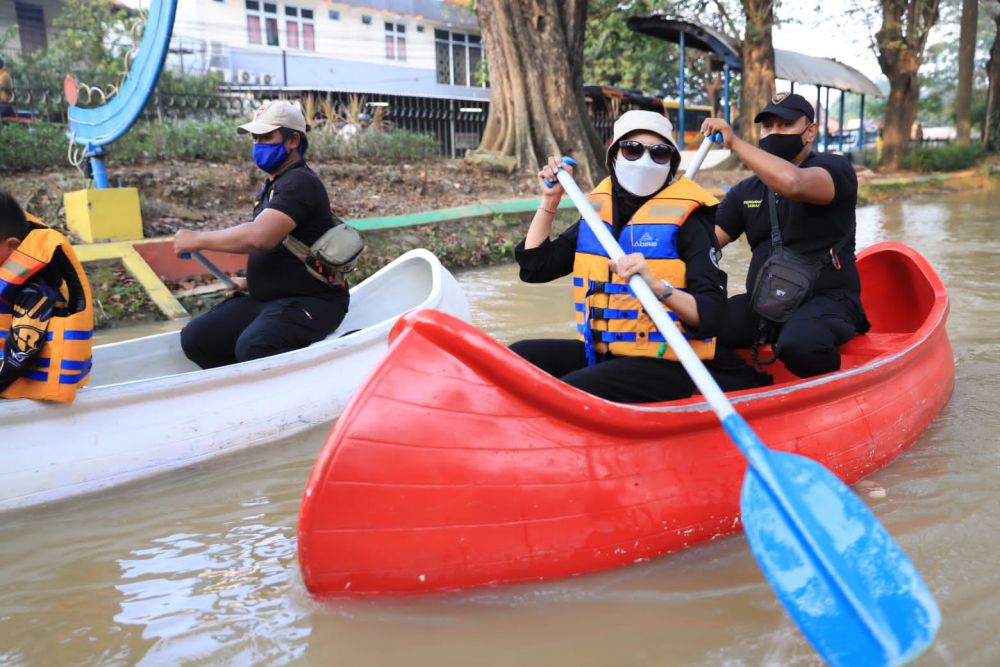 Mirip di Venice, Ada Wisata Berkeliling Tangerang dengan Kano 