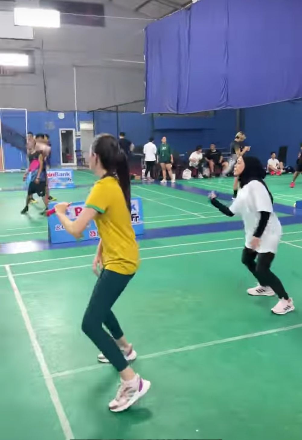 10 Potret Lesti Kejora Main Bulu Tangkis, Seru-seruan Bareng Sahabat!