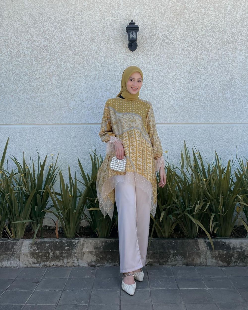 12 Inspirasi OOTD Kondangan dengan Celana