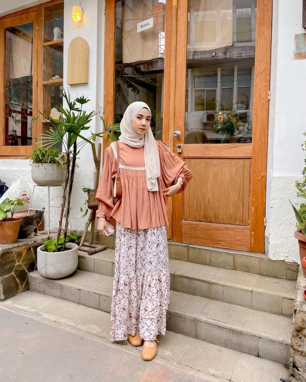 9 Inspirasi Gamis, Outfit Simple tapi Elegan Temani Aktivitasmu