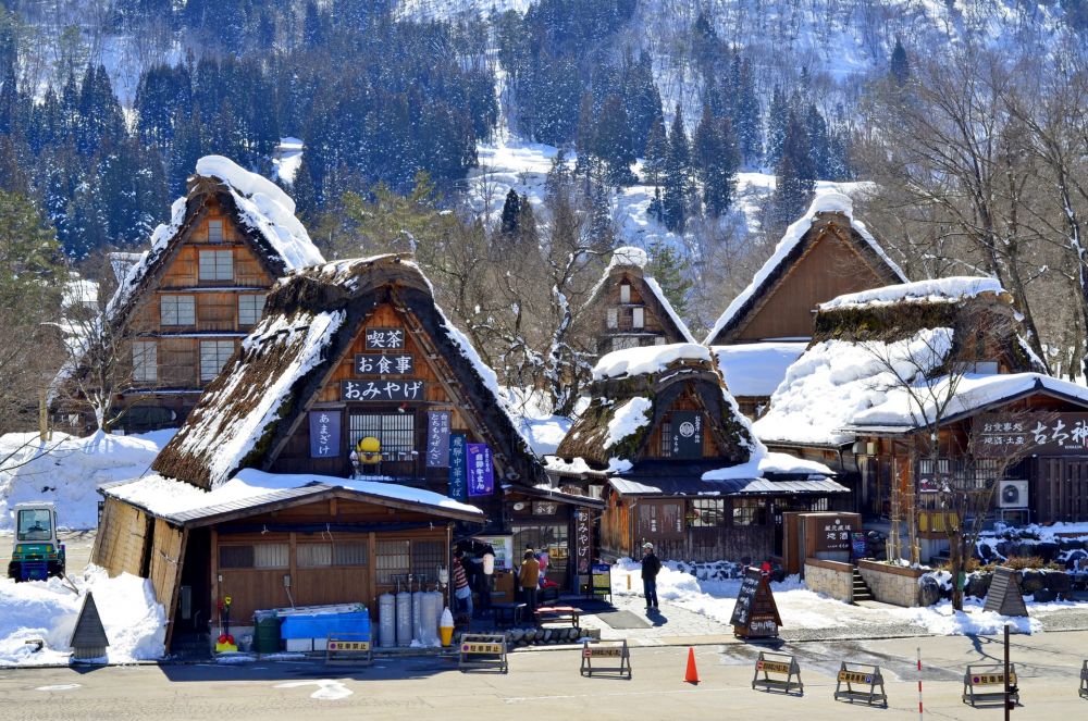 Shirakawa-go: Desa Tradisional Jepang yang Tersembunyi di Pegunungan