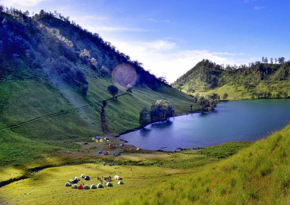 Potret Keindahan Gunung Semeru, Puncak Tertinggi Pulau Jawa