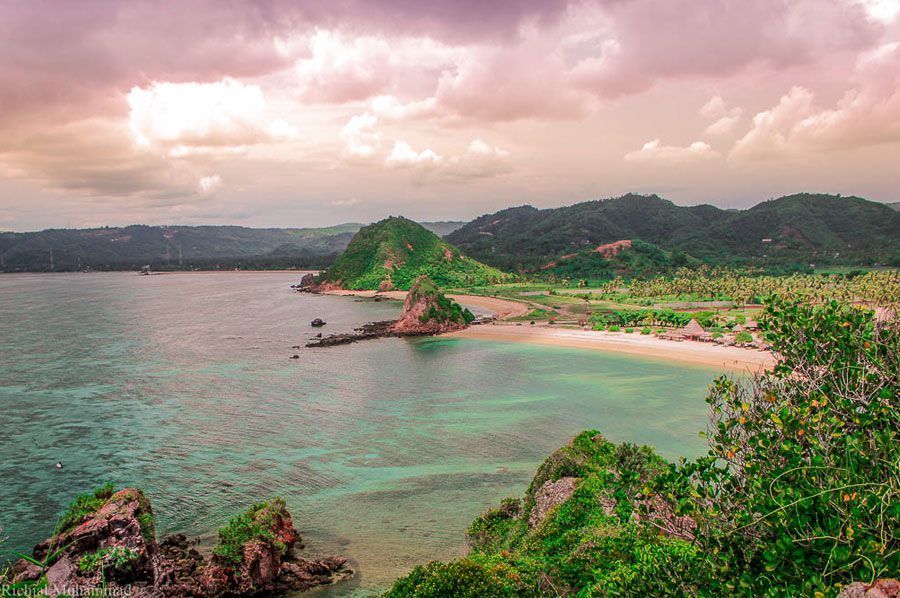 10 Pantai Paling Populer di Pulau Lombok yang Wajib Dikunjungi 