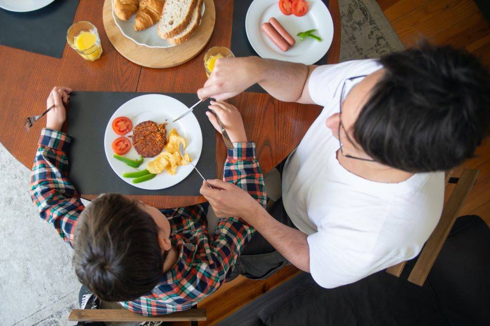 Ajarkan 5 Hal Ini Agar Anak Menghargai Makanan