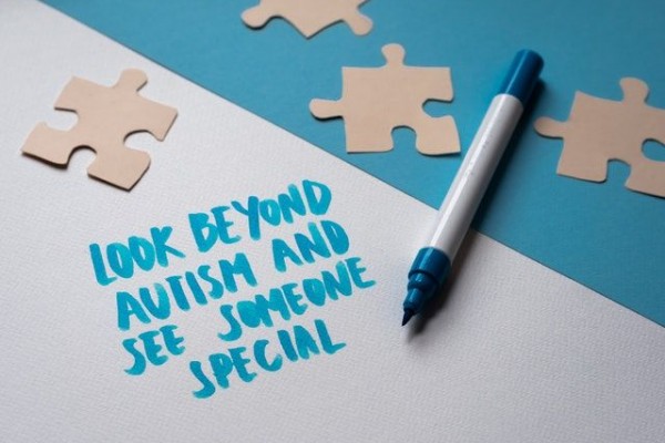 Mengembangkan Teknologi untuk Membantu Penyandang Autisme 