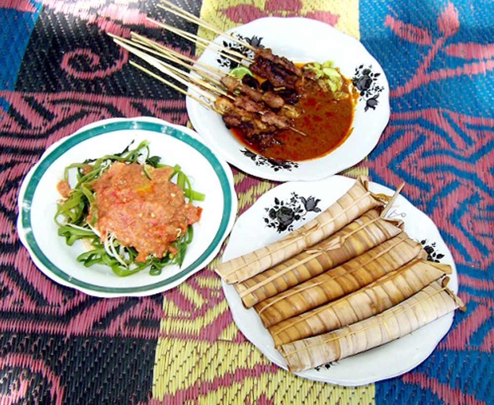 5 Hidangan Tradisional yang Wajib Ada saat Lebaran di Lombok