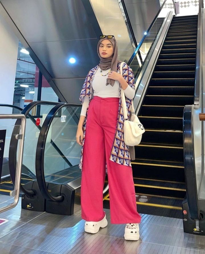 7 Inspirasi Outfit Hijab ala Cewek Kue, Fresh dan Chic!