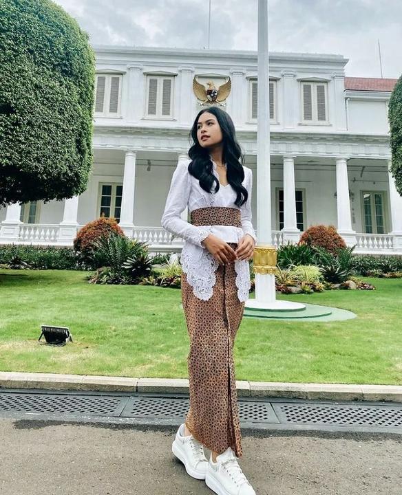 Kebaya Goes To Unesco 10 Gaya Kebaya Artis Indonesia