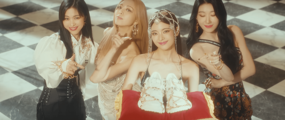 Ini Dia Potret Member ITZY Dalam MV Terbarunya