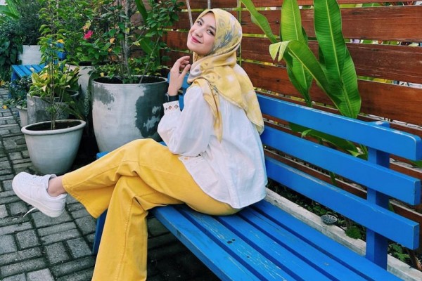 10 Ide OOTD Hijab Simpel untuk Remaja ala Nashwa Zahira