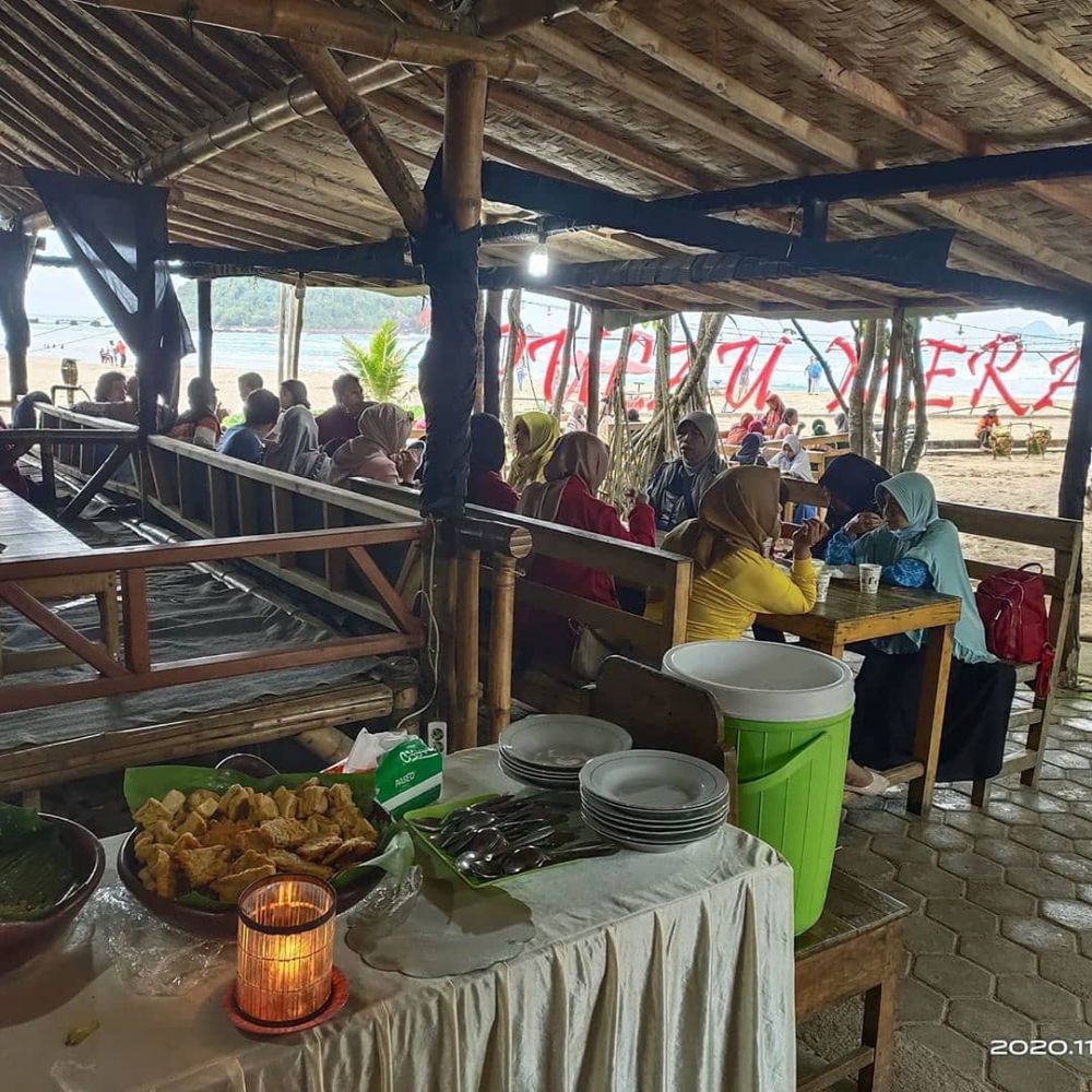 5 Pesona Pantai Pulau Merah, Nikmati Sunset Terbaik di Timur Jawa