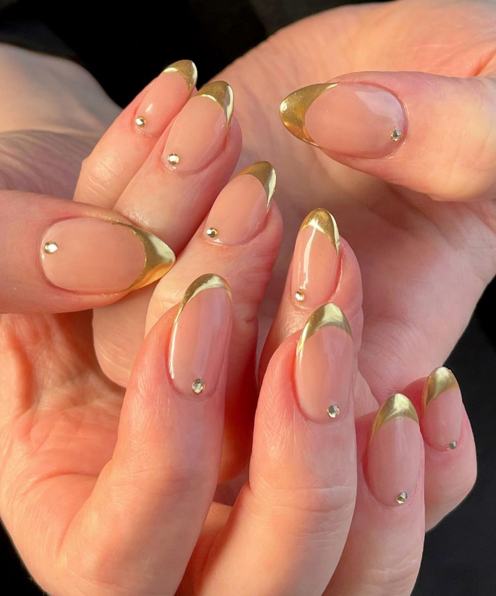 26 Inspirasi Desain French Manicure untuk Nail Art, Biar Makin Stylish