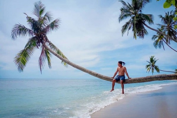 10 Potret Pantai Tulap Sulawesi Utara, Lanskap Alamnya Menghipnotis!