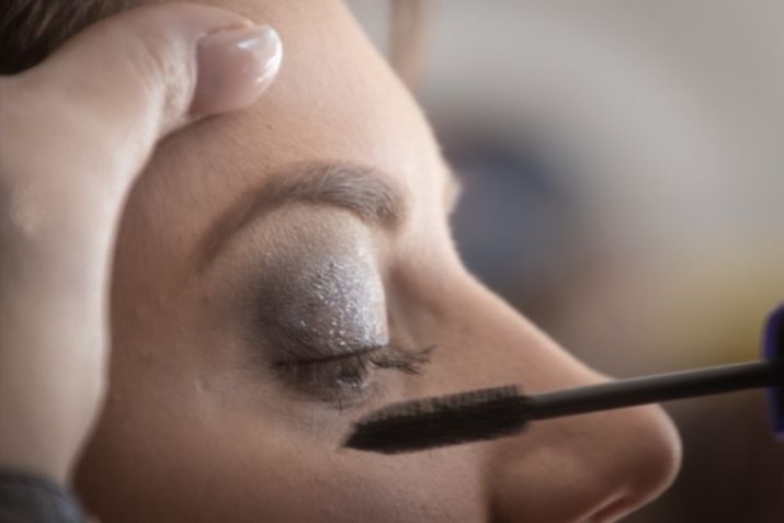 Kenali 5 Kesalahan Pakai Makeup yang Bisa Bikin Cowok Ilfeel 
