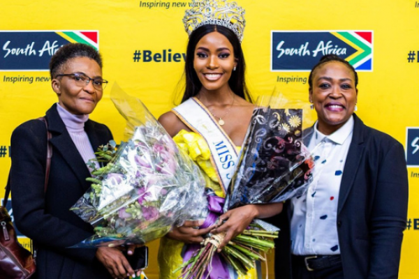 9 Potret Homecoming Miss Supranational 2022 Lalela Mswane ke Afsel