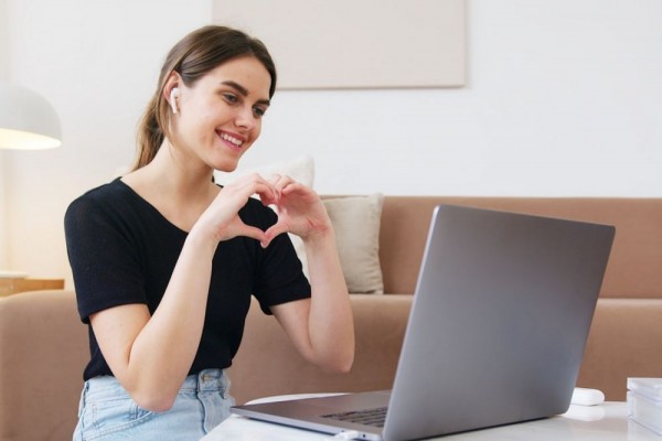 Biar Makin Harmonis dan Awet, 5 Tips Menjalin Hubungan Jarak Jauh