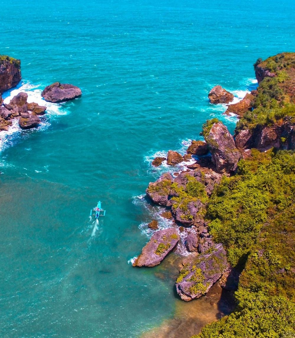 9 Potret Keindahan Pantai Ngrenehan, Pantai Eksotis di Yogyakarta