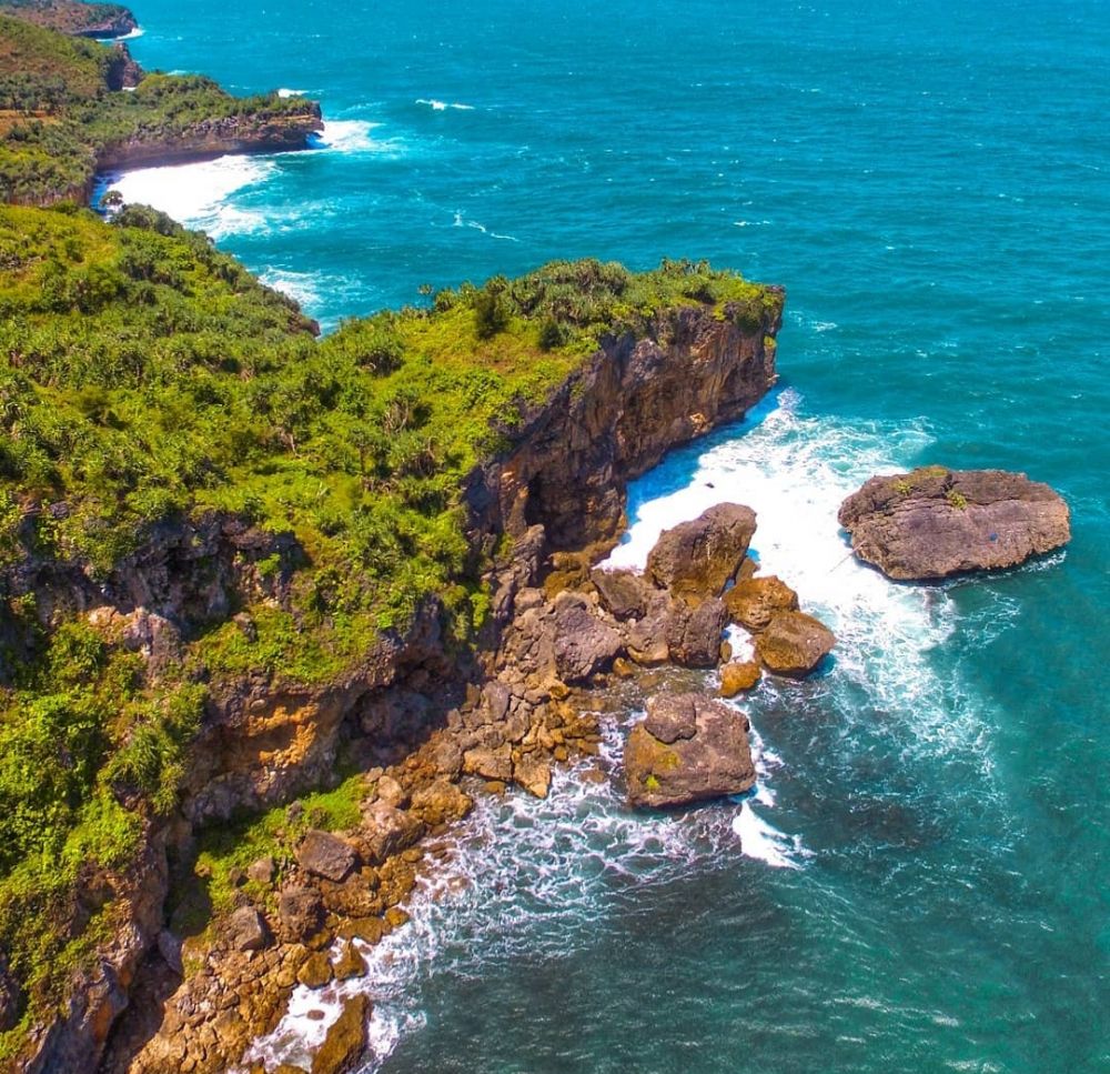 9 Potret Keindahan Pantai Ngrenehan, Pantai Eksotis di Yogyakarta