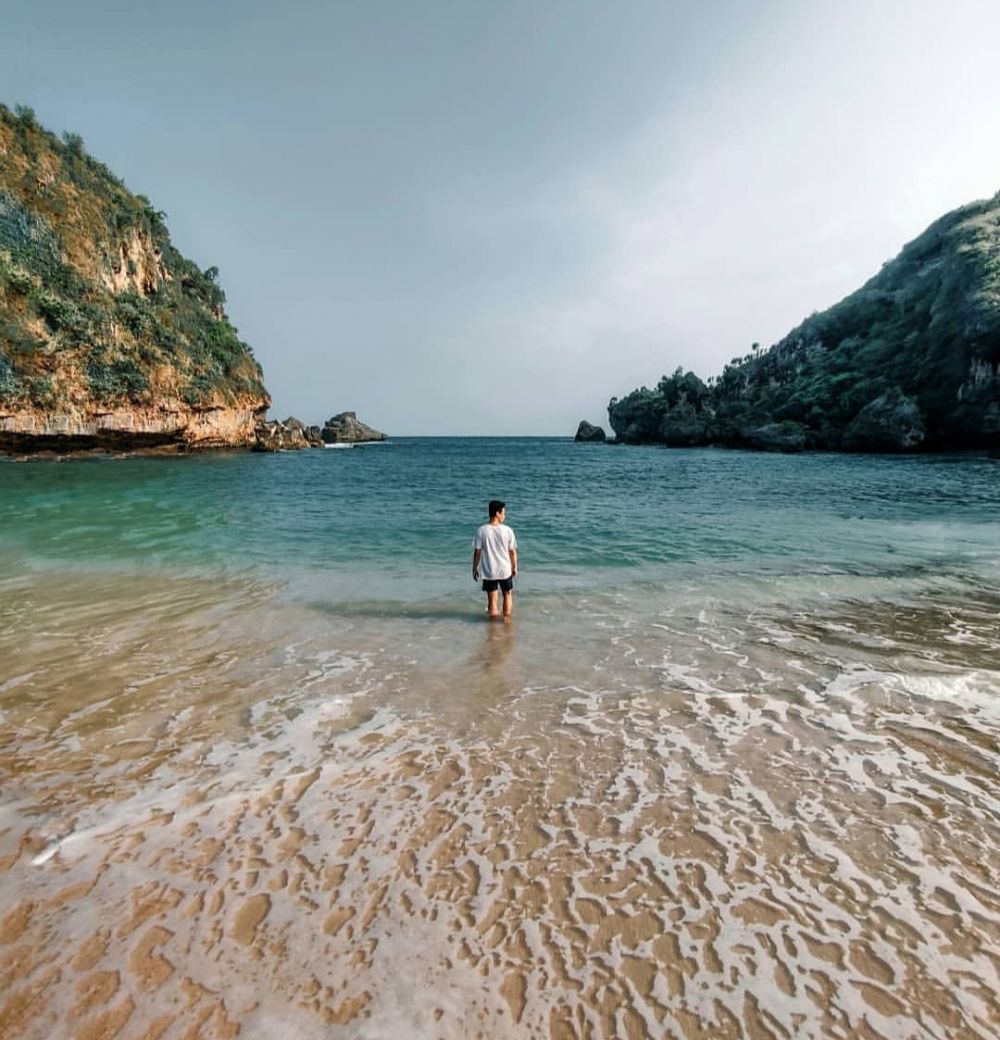 9 Potret Keindahan Pantai Ngrenehan, Pantai Eksotis di Yogyakarta