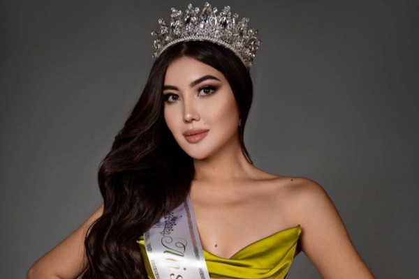 9 Pesona Aziza Tokashova Miss Universe Kazakhstan 2021, Manis Banget!