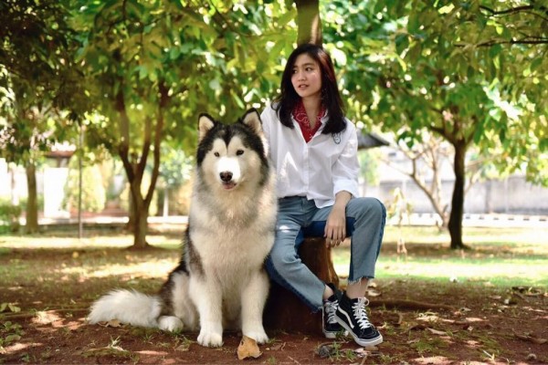 10 Inspirasi Outfit ke Kampus ala Febby Rastanty, Anti Ribet!