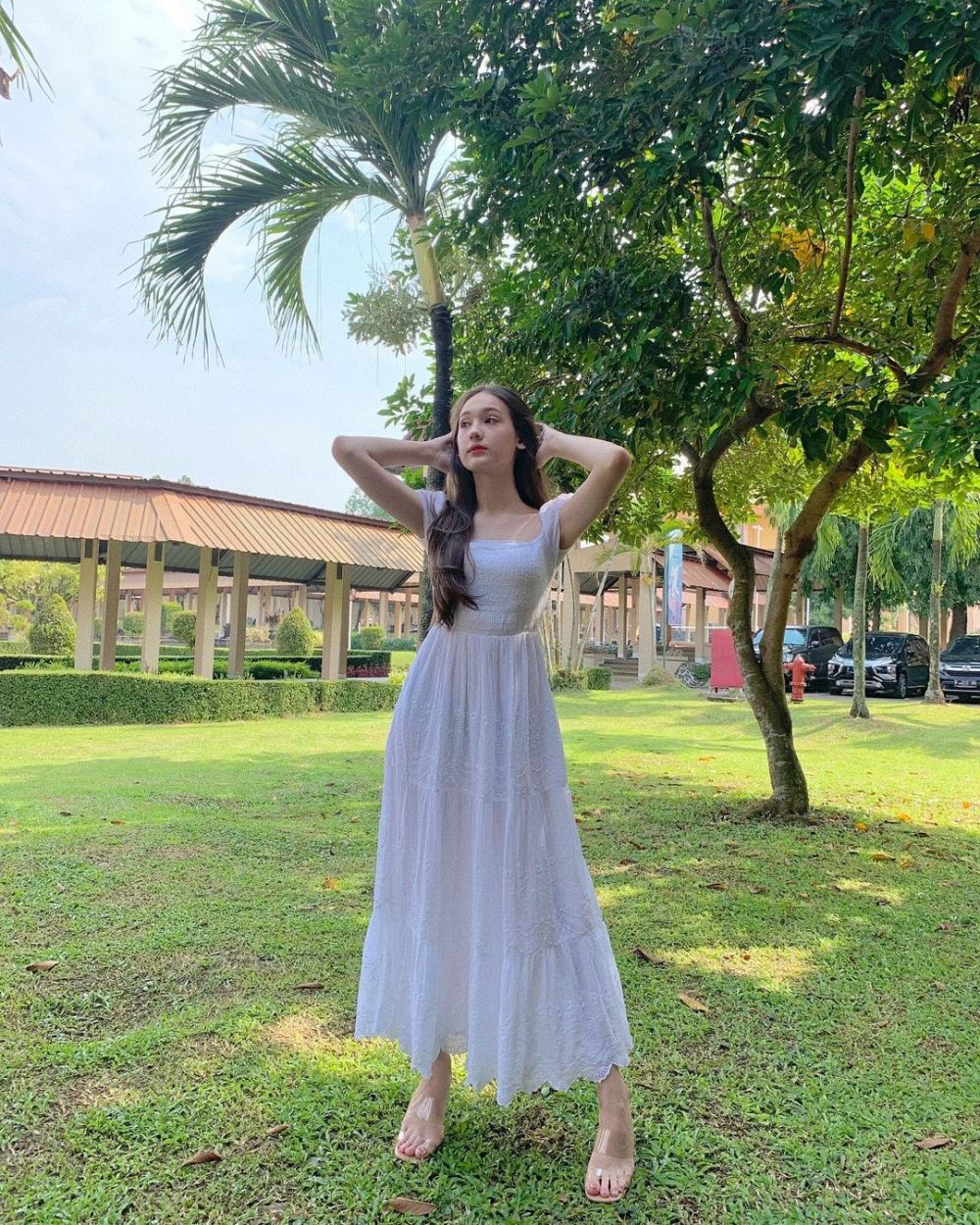 10 Ide OOTD ala Laura Moane, Girly dan Kekinian