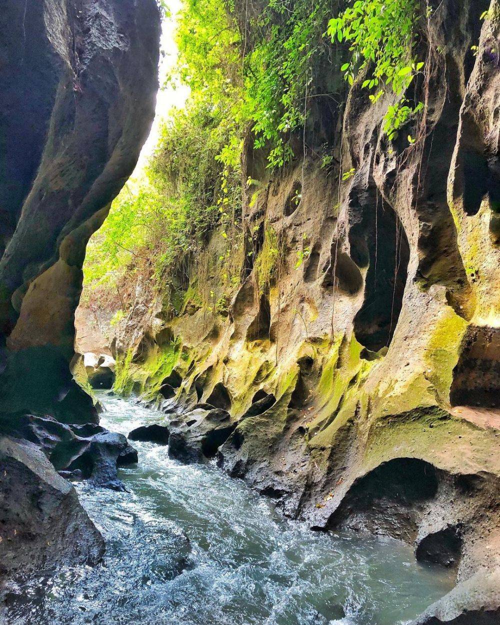 Pesona Hidden Canyon Beji Guwang Bali