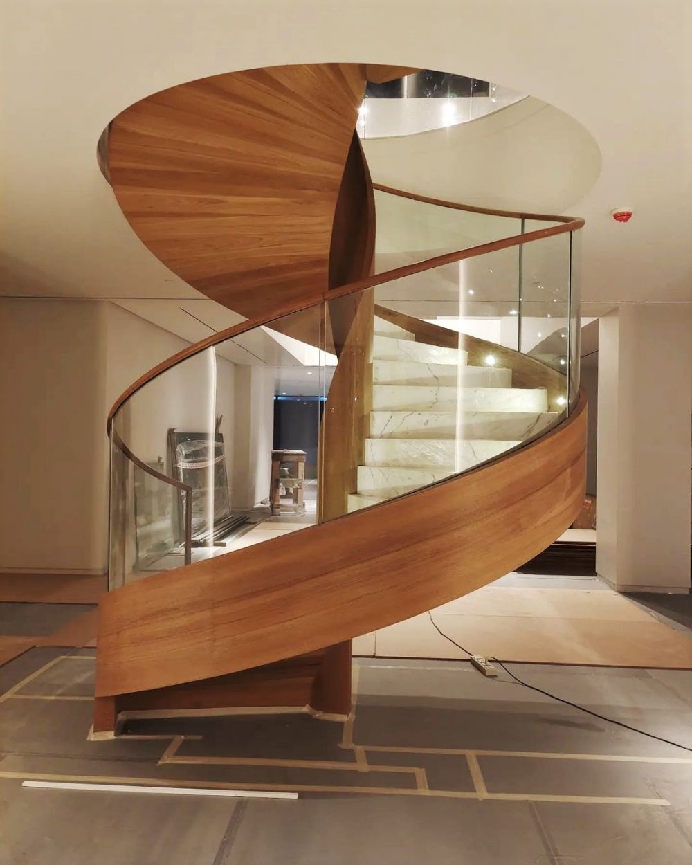 Ide Kombinasi Railing Kaca Tangga, Cocok untuk Rumah Modern