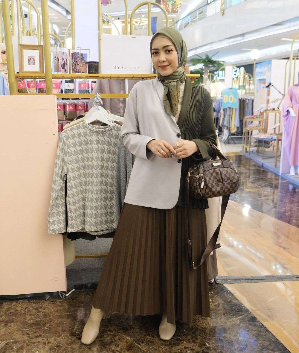 9 Ide Padu Padan Hijab Dan Blazer Ala Richa Novisha Modis