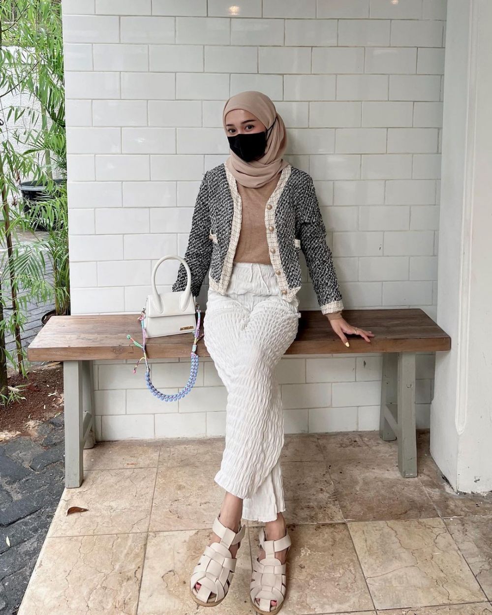 10 Inspirasi Outfit Kerja Wanita Hijab Ala Yure Zalina untuk Seminggu!