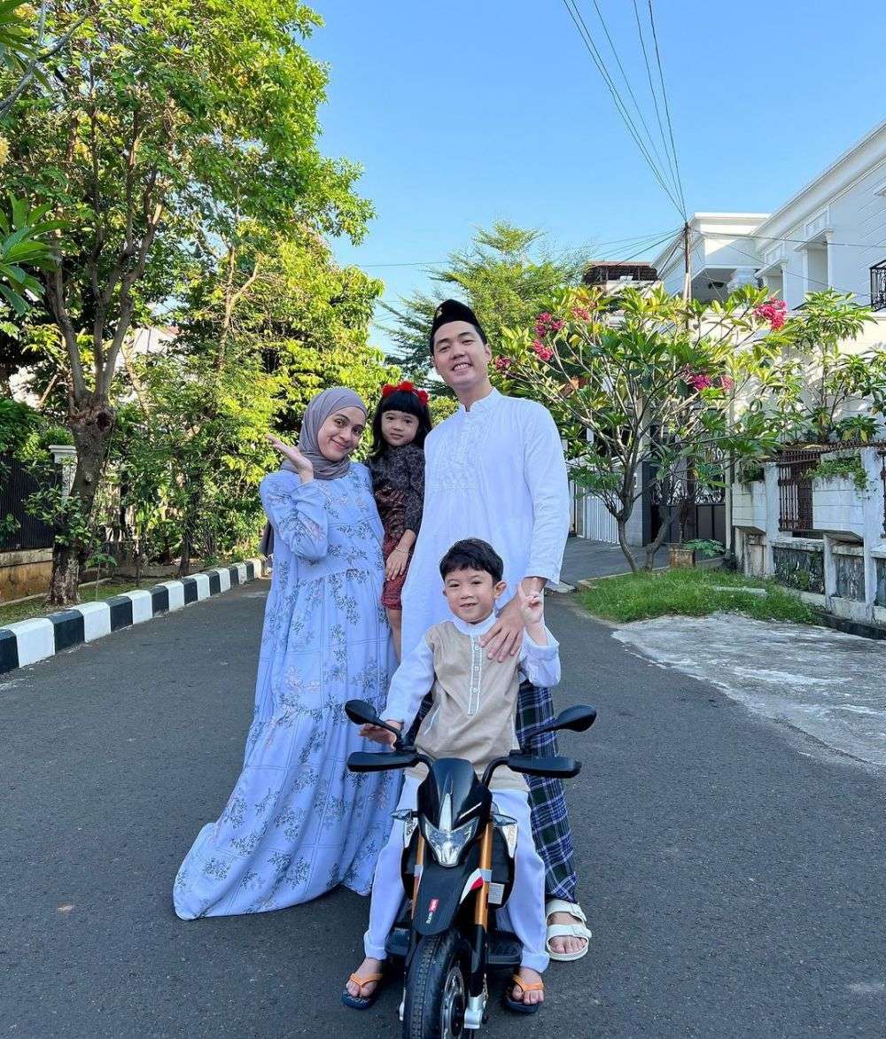 9 Foto Romantis Rizky Kinos Dan Nycta Gina Anniversary Ke-7!